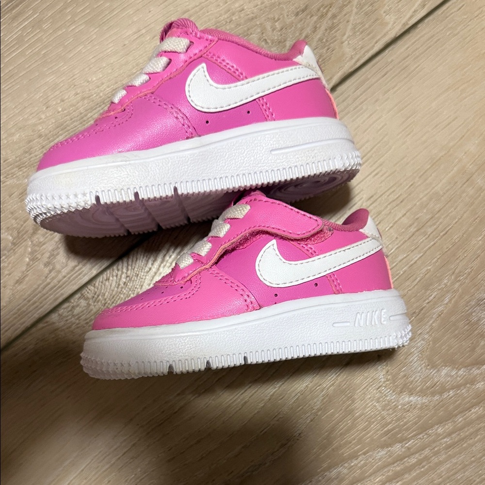 Nike Toddler Sneakers in Pink and White 4C.  Worn once! Like new! - Picture 3 of 9